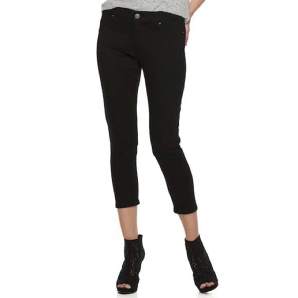 Juicy Couture Denim - {preloved} Juicy Couture Black Flaunt It Capri